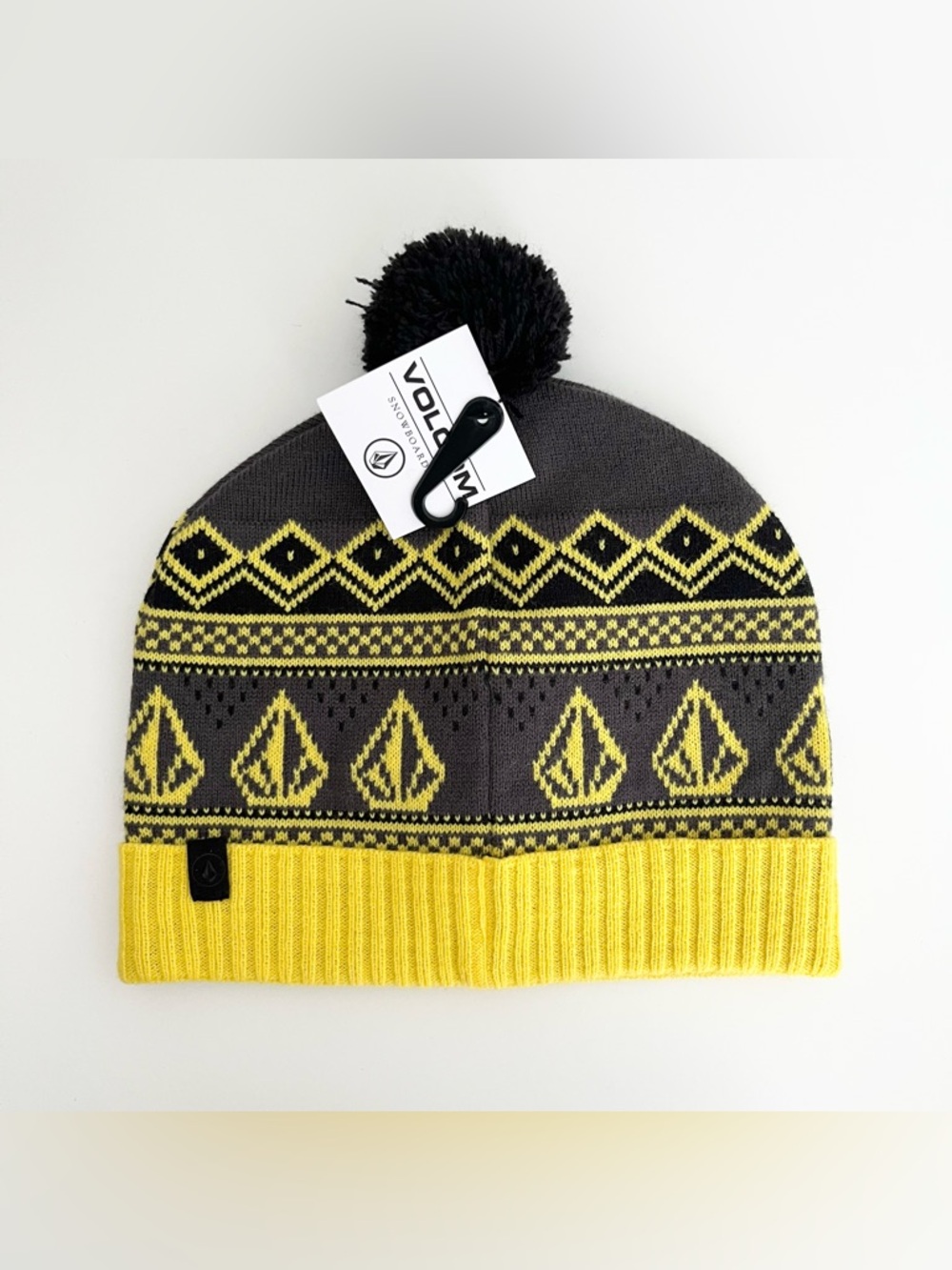NWT Volcom Snowboarding Knit Beanie Hat Yellow Gray Winter Fair Isle Pom Pom